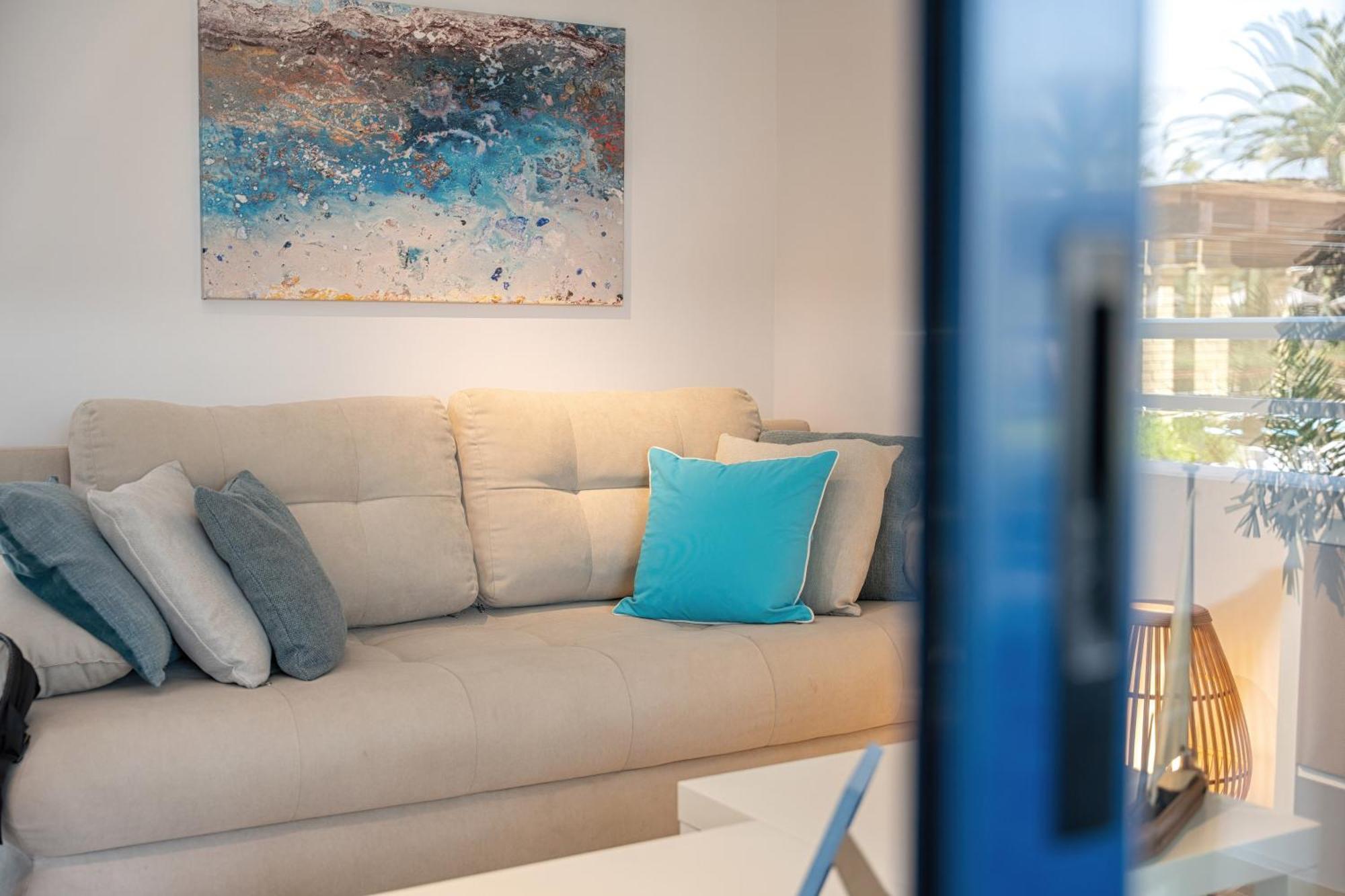 Blue & White Velvet 20M From The Beach Danilia 외부 사진
