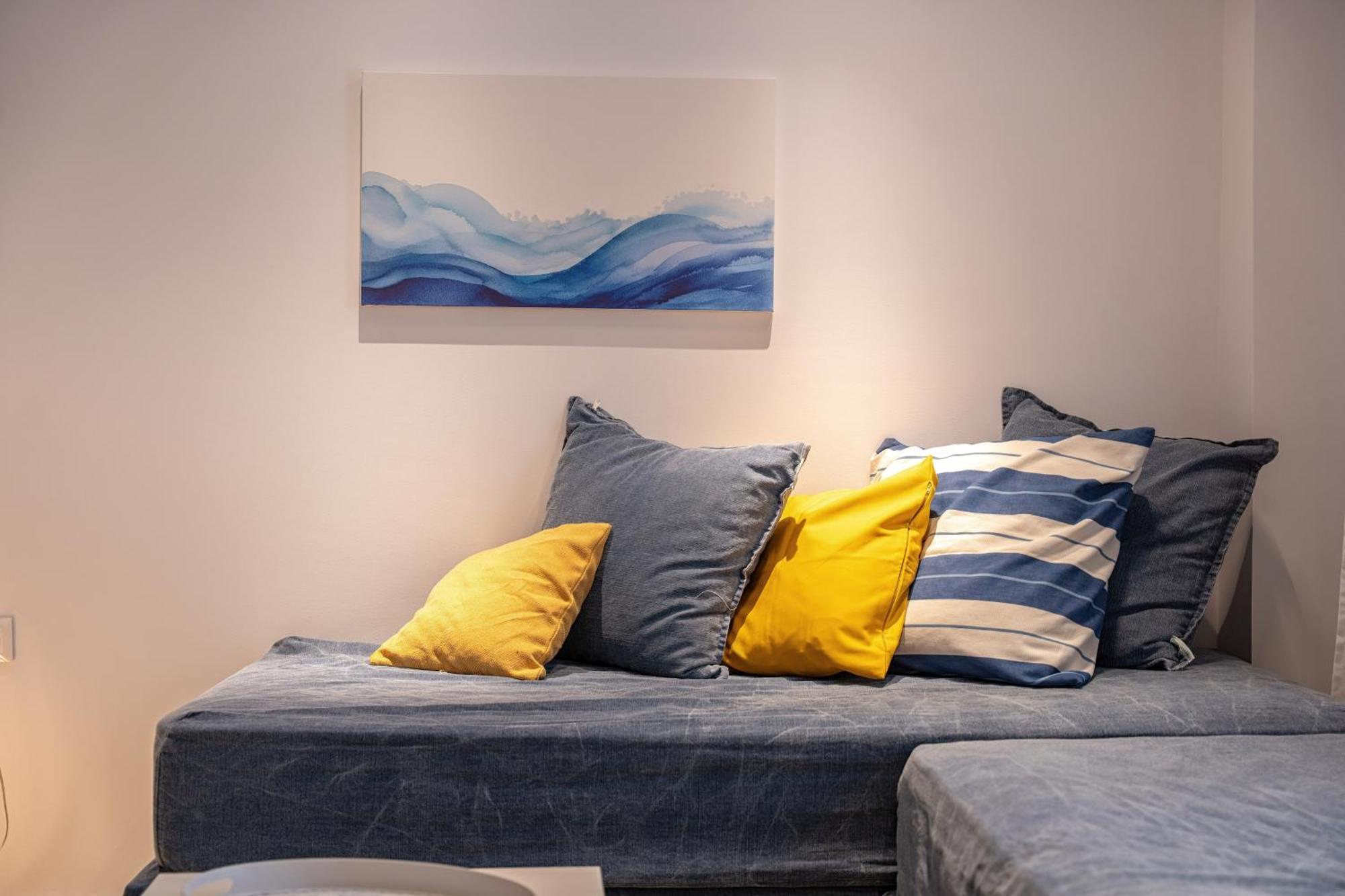Blue & White Velvet 20M From The Beach Danilia 외부 사진